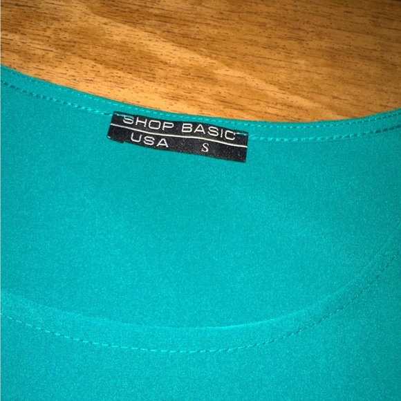 Green dress with scalloped details - Picture 4 of 7